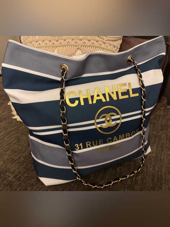 Source Unknown Handbags - 🍹🍹🍹 SALE ALERT ‼️‼️NWOT FASHION DENIM BLUE AND GREY CANVAS TOTE‼️